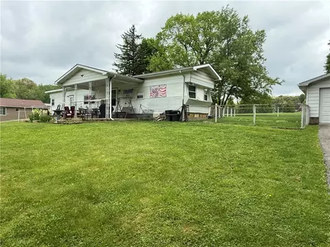 553 Seward St, Seward, PA 15954