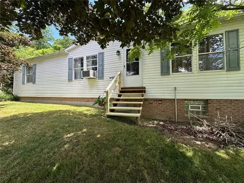 106 Plum Dr, Apollo, PA 15613
