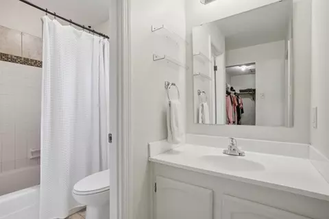 Bath - 1561 Pinehurst, Pittsburgh, PA 15241 photo 2 of 3