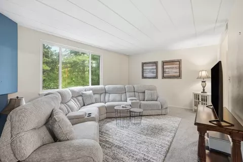 Living - 1561 Pinehurst, Pittsburgh, PA 15241 photo 3 of 4