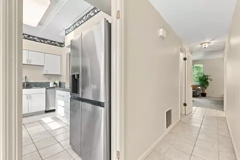 Entry Way - 1561 Pinehurst, Pittsburgh, PA 15241 photo 2 of 3