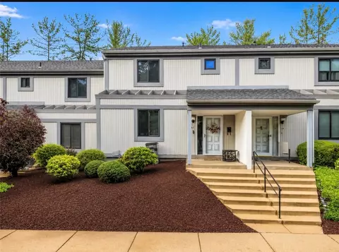1561 Pinehurst, Pittsburgh, PA 15241