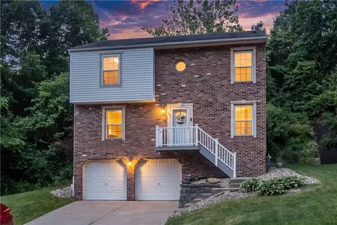 121 Shelbourne Dr, Coraopolis, PA 15108