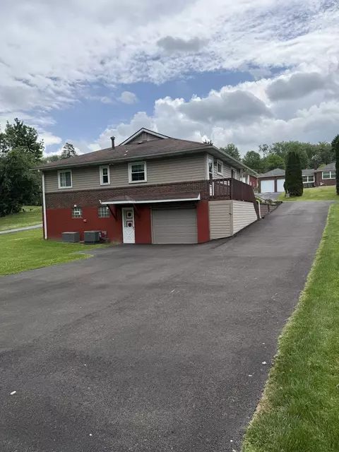 4011 Second St, Irwin, PA 15642 photo 4