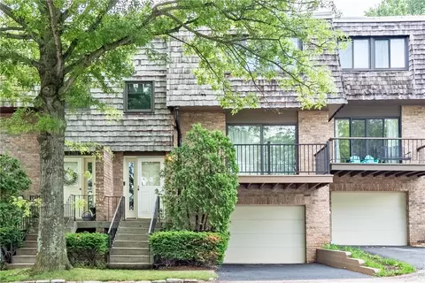 2705 Bingham Dr, Pittsburgh, PA 15241