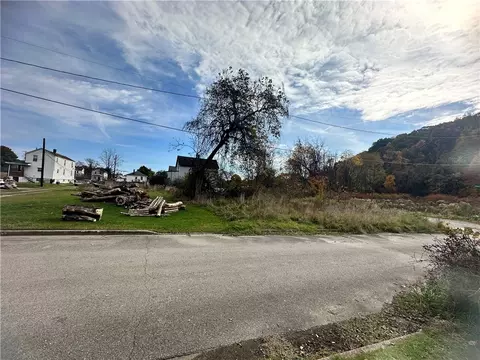 112 17th St, Jeannette, PA 15644