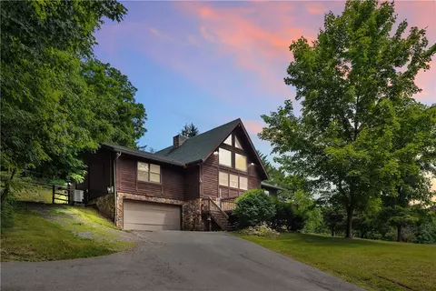 624 Squaw Run Rd, Ellwood City, PA 16117