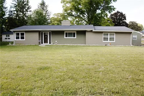 809 E Pine St, Grove City, PA 16127