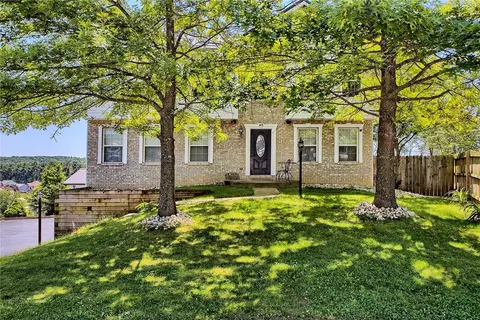 415 Crossbow Dr, New Stanton, PA 15672