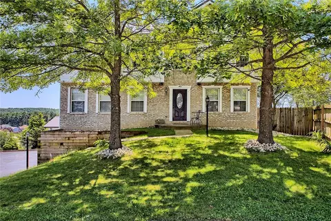 415 Crossbow Dr, New Stanton, PA 15672