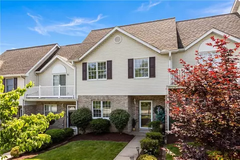 110 Longvue Dr, White Oak, PA 15131