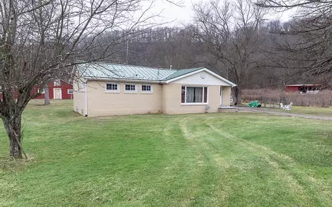 107 Wallace Dr, Darlington, PA 16115