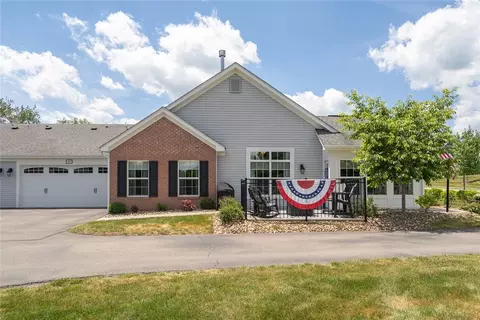 202 Spring Valley Dr, Zelienople, PA 16063