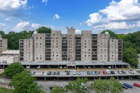 2120 Greentree #408E, Pittsburgh, PA 15220