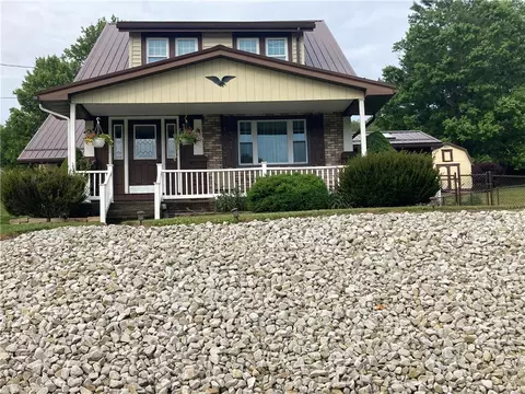 26 Paxton Rd, Sandy Lake, PA 16145