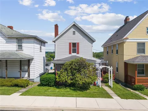 212 S 4th St, Youngwood, PA 15697