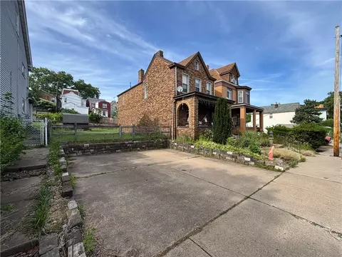 135 Rochelle St, Pittsburgh, PA 15210
