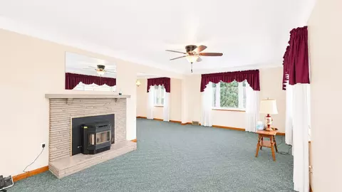 Living - 377 Orr Ave, Apollo, PA 15613 photo 2 of 4