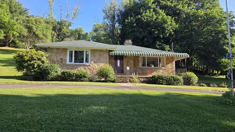 377 Orr Ave, Apollo, PA 15613