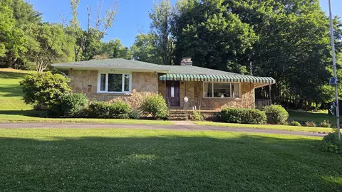 377 Orr Ave, Apollo, PA 15613
