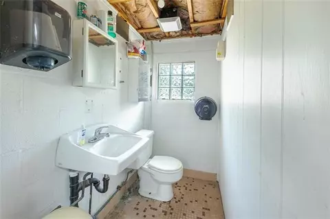 Bath - 3275 Hills Church Rd, Export, PA 15632 photo 1 of 1