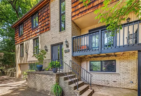 226 Seminole Dr, Pittsburgh, PA 15228
