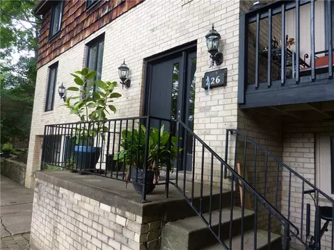 226 Seminole Dr, Pittsburgh, PA 15228