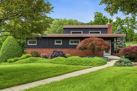 2604 Milford Dr, Bethel Park, PA 15102