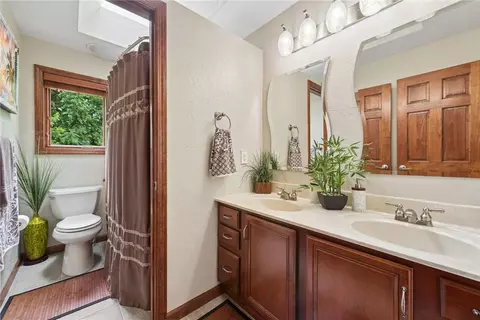 Bath - 8409 Delaware Ave, Irwin, PA 15642 photo 4 of 4