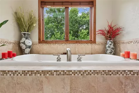 Bath - 8409 Delaware Ave, Irwin, PA 15642 photo 3 of 4