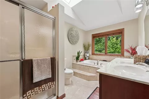Bath - 8409 Delaware Ave, Irwin, PA 15642 photo 2 of 4