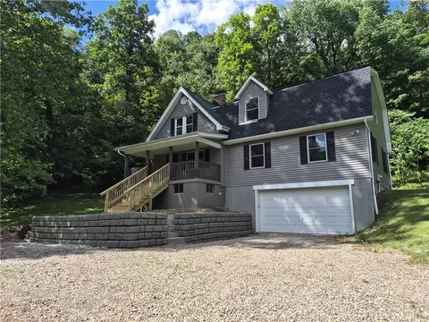 117 Cowpath Rd, Aliquippa, PA 15001