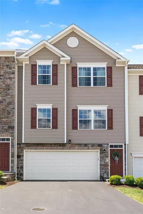 685 Freedom Dr, Carnegie, PA 15106