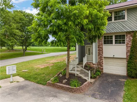 2909 Big Meadow Ct, Bridgeville, PA 15017
