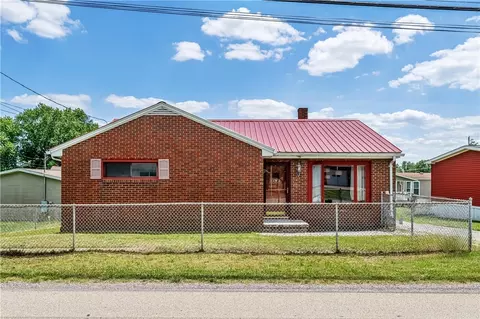 211 E South St, Carmichaels, PA 15320