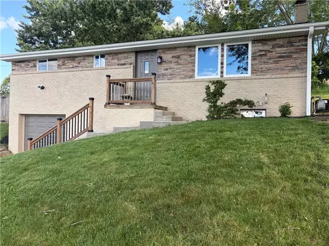 2151 The Cir, Washington, PA 15301