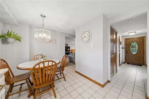 Entry Way - 3 Dover Rd, Irwin, PA 15642 photo 3 of 4