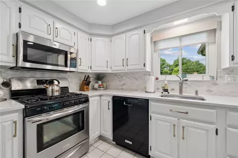 Kitchen - 3 Dover Rd, Irwin, PA 15642 photo 2 of 3