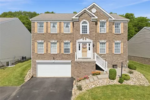 302 Summit Cir, Houston, PA 15342