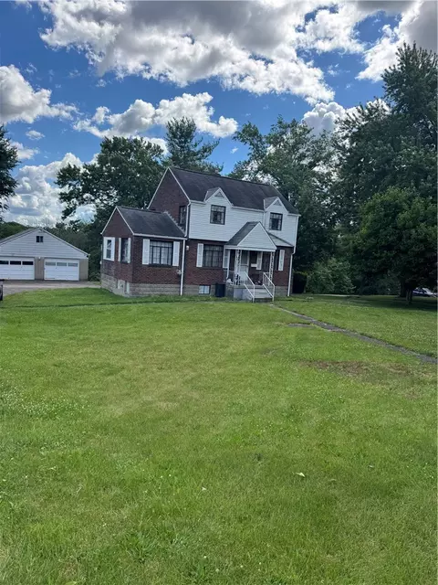 44 Forest Grove Rd, Coraopolis, PA 15108