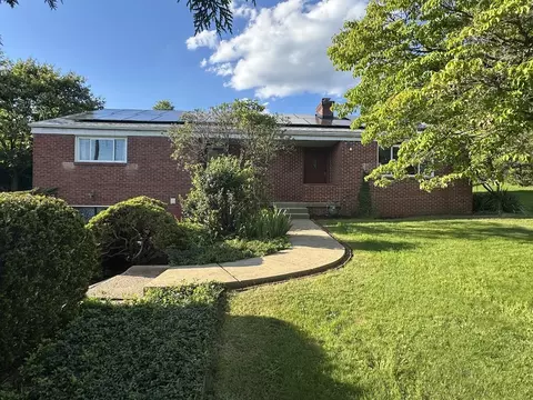2455 Hampton Ave, Allison Park, PA 15101