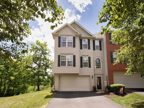 2010 Michael Dr, Pittsburgh, PA 15227