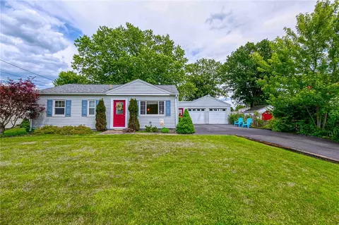 321 Hart St, Houston, PA 15342