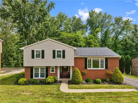 110 N Jamestown Rd, Coraopolis, PA 15108