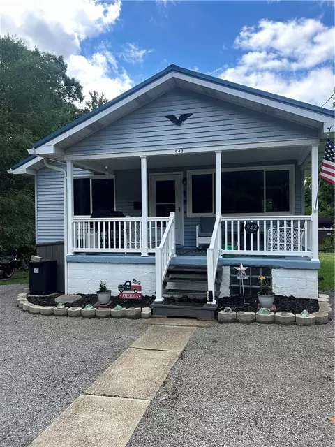942 Gilbey Ln, New Kensington, PA 15068
