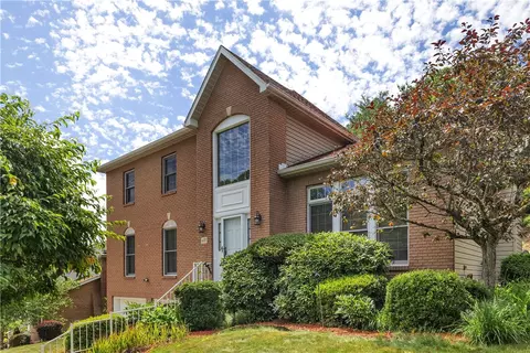 4027 Holiday Park Dr, Murrysville, PA 15668