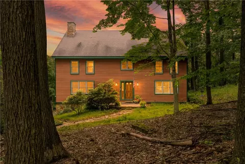272 Mountain View Rd, Acme, PA 15610