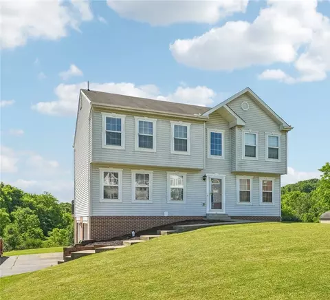 28 Giant Oak Dr, Baden, PA 15005