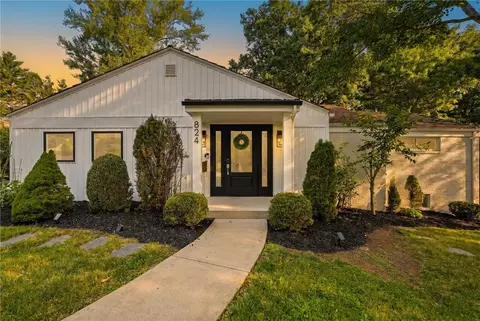 824 Foxland Dr, Pittsburgh, PA 15243