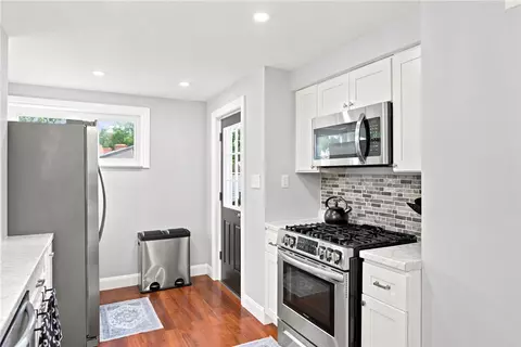 Kitchen - 17 E Willock Rd, Pittsburgh, PA 15227 photo 2 of 2
